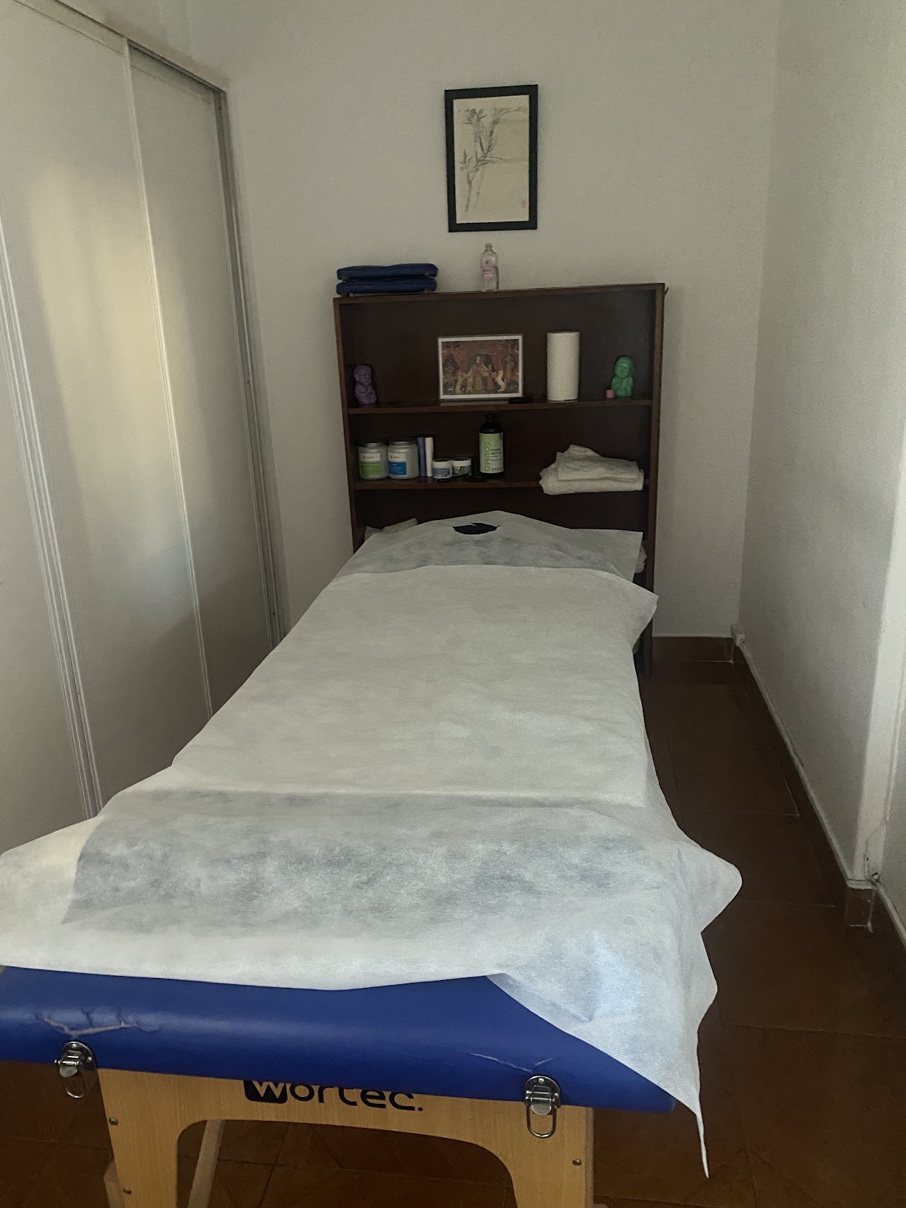 Terapia manual descontracturante profunda aplicada en espalda